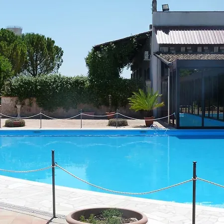 Alloggio per agriturismo Tenuta Leone *