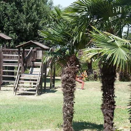 Alloggio per agriturismo Tenuta Leone *